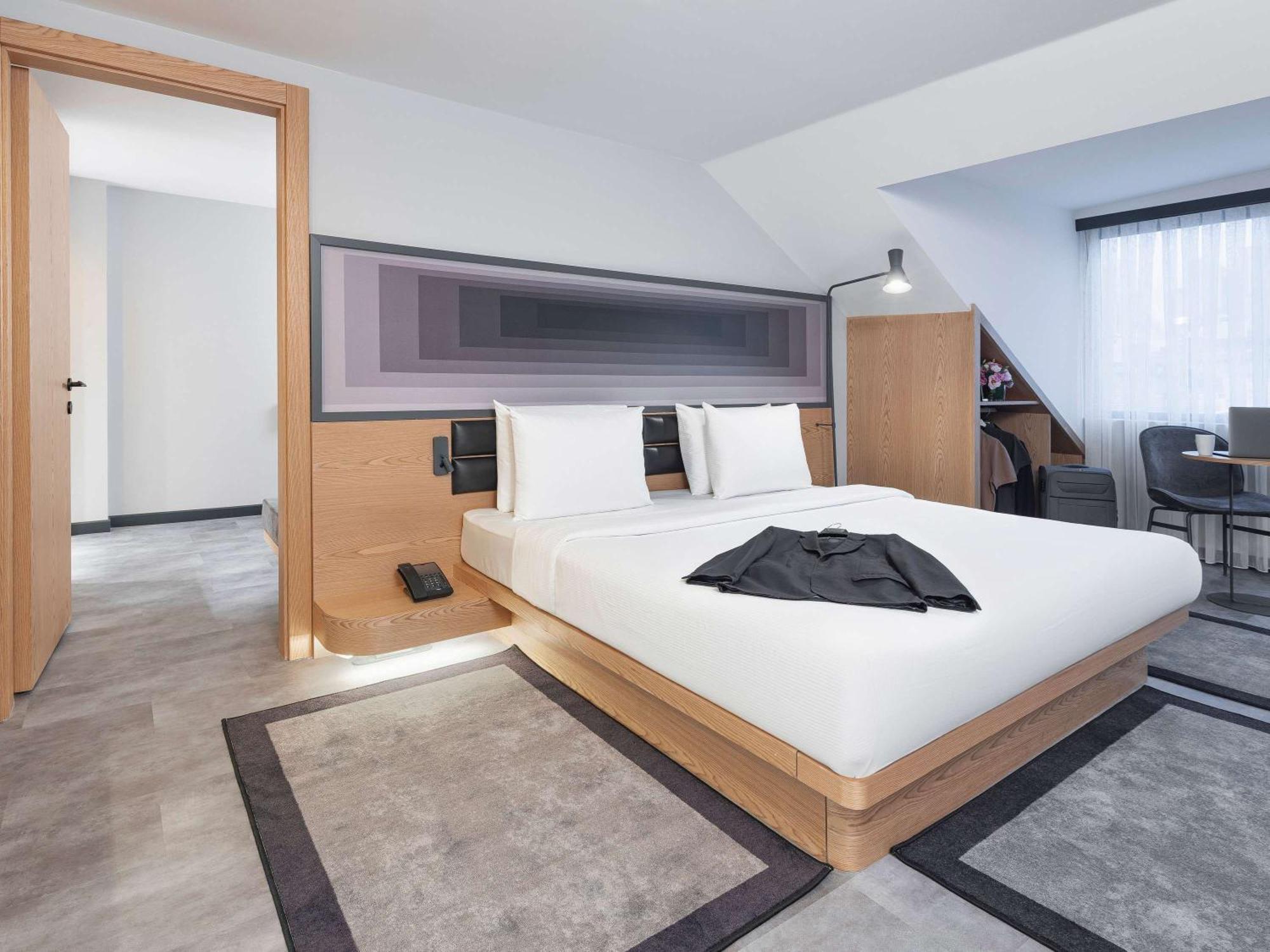 Hotel Ibis Istanbul Sisli Esterno foto