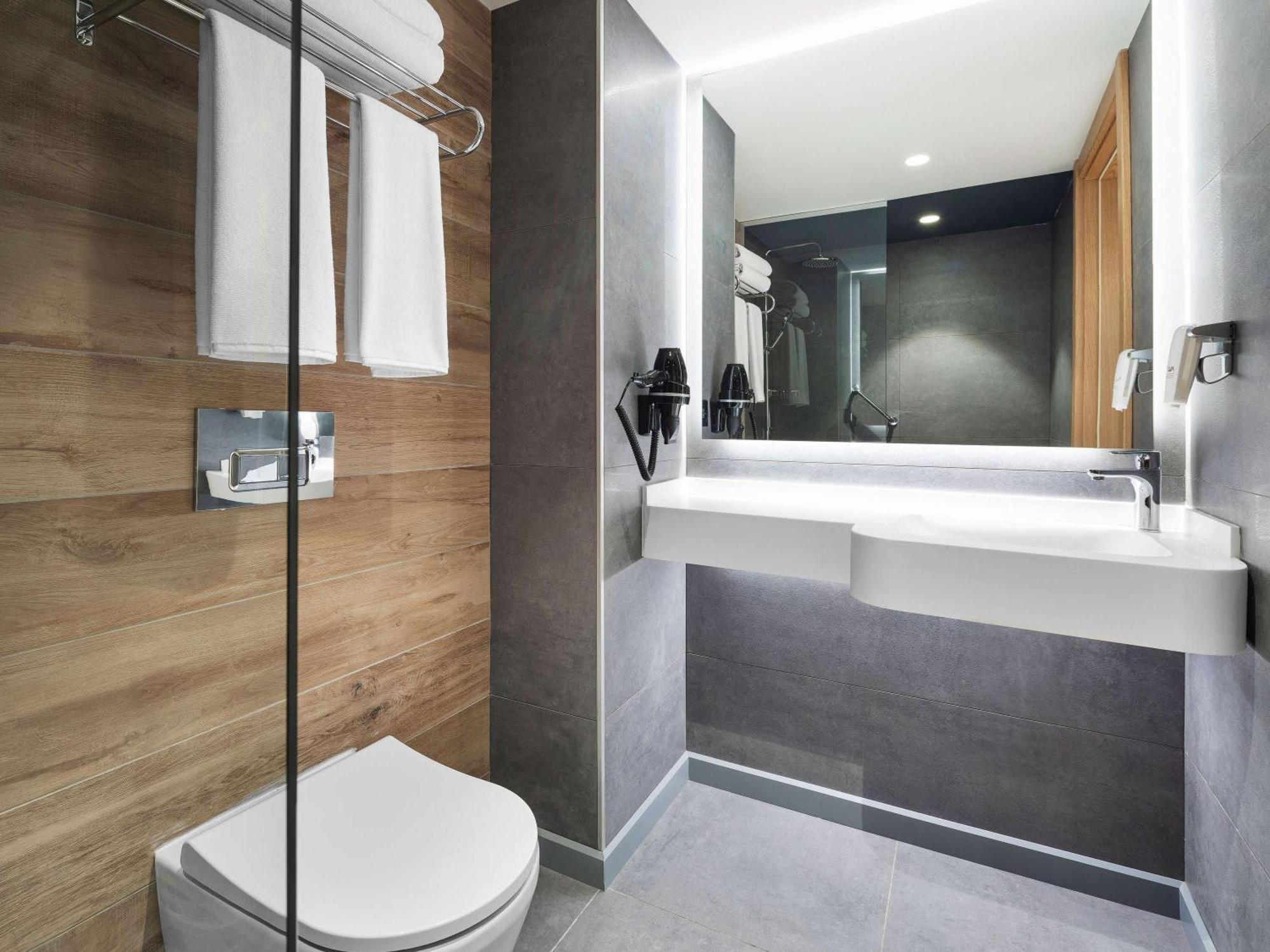 Hotel Ibis Istanbul Sisli Esterno foto