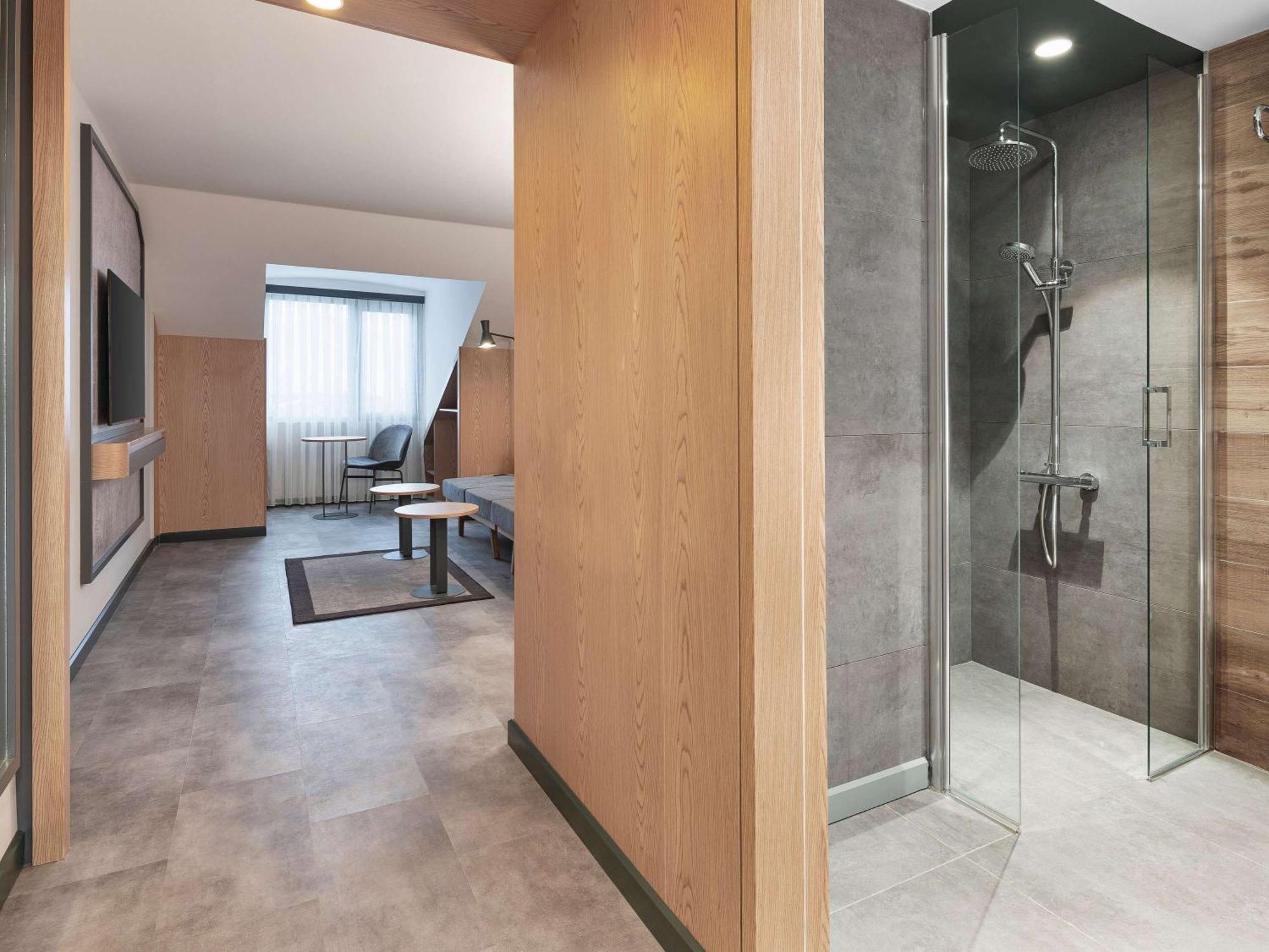 Hotel Ibis Istanbul Sisli Esterno foto