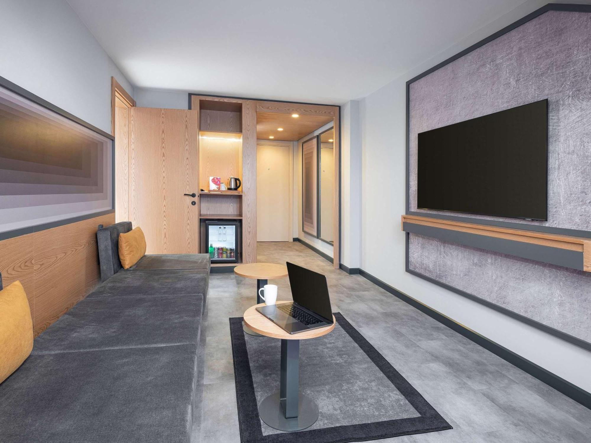 Hotel Ibis Istanbul Sisli Esterno foto