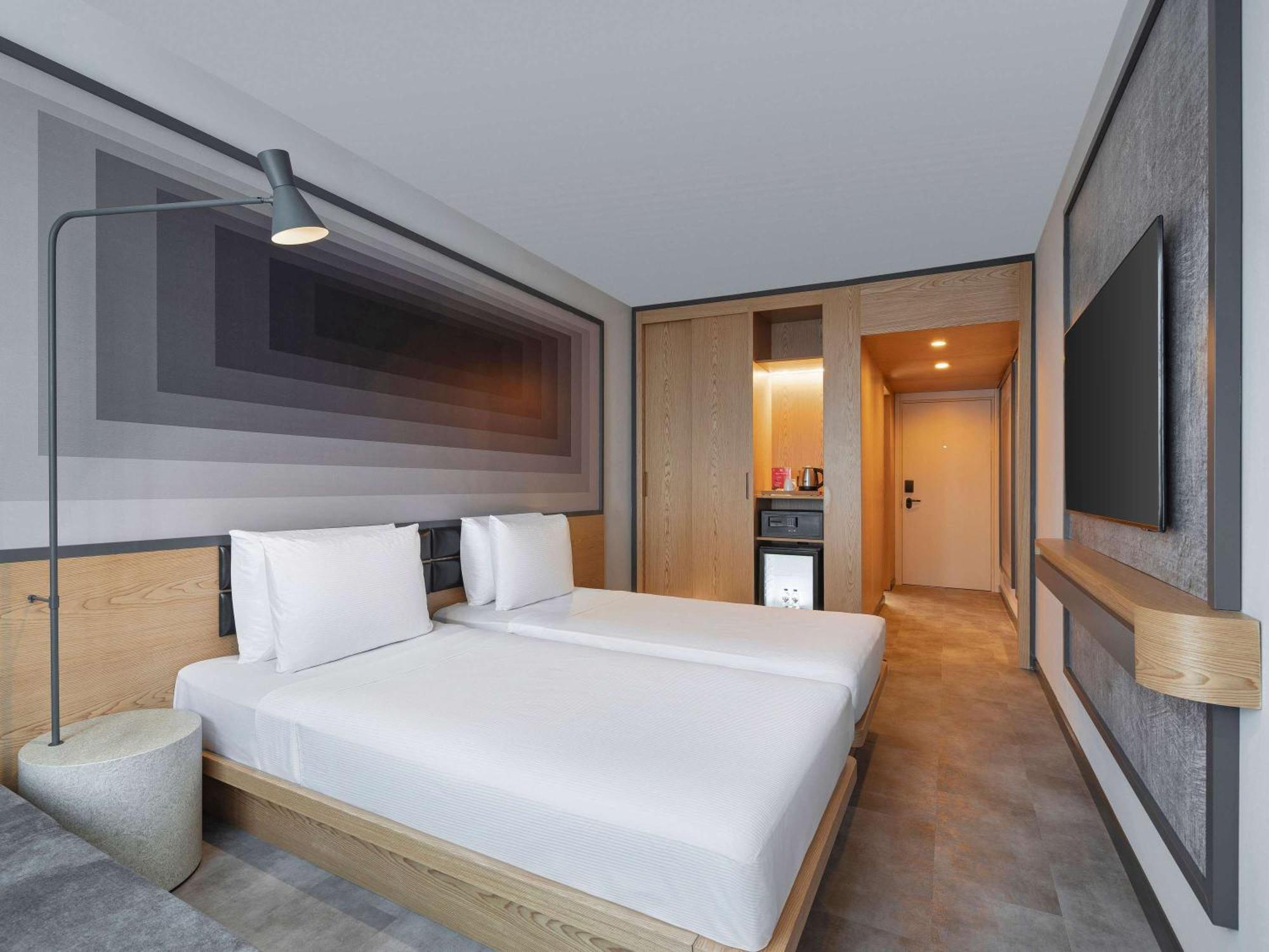 Hotel Ibis Istanbul Sisli Esterno foto
