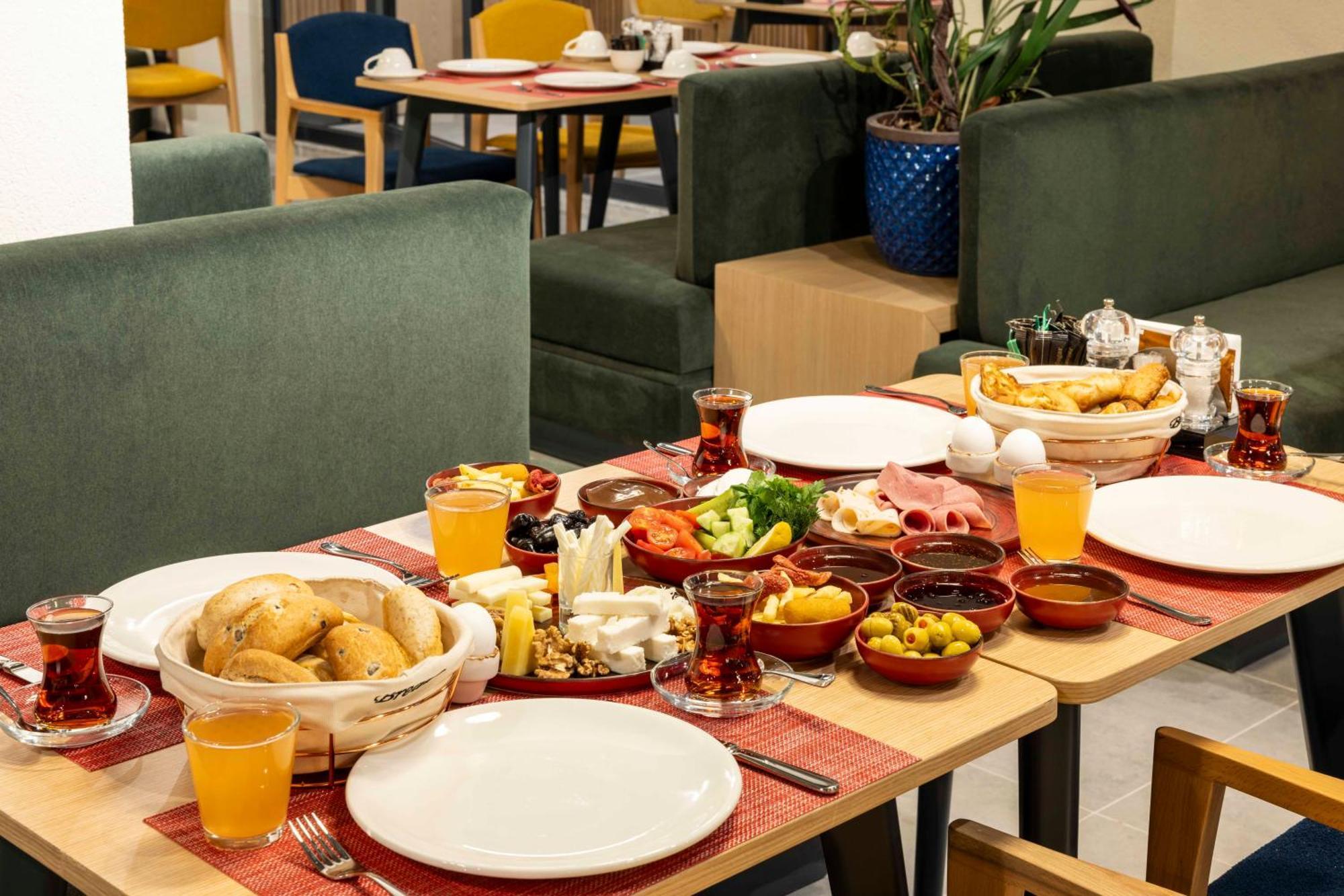 Hotel Ibis Istanbul Sisli Esterno foto