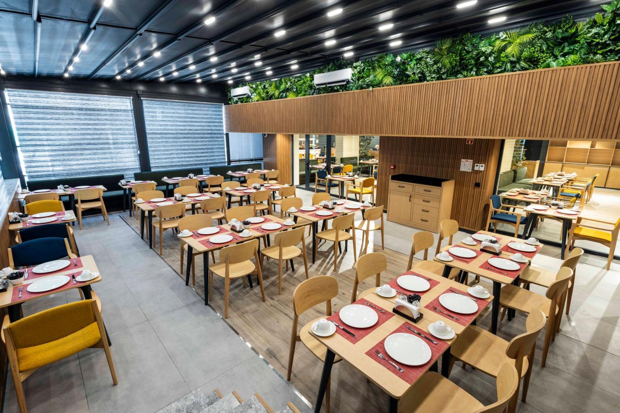 Hotel Ibis Istanbul Sisli Esterno foto