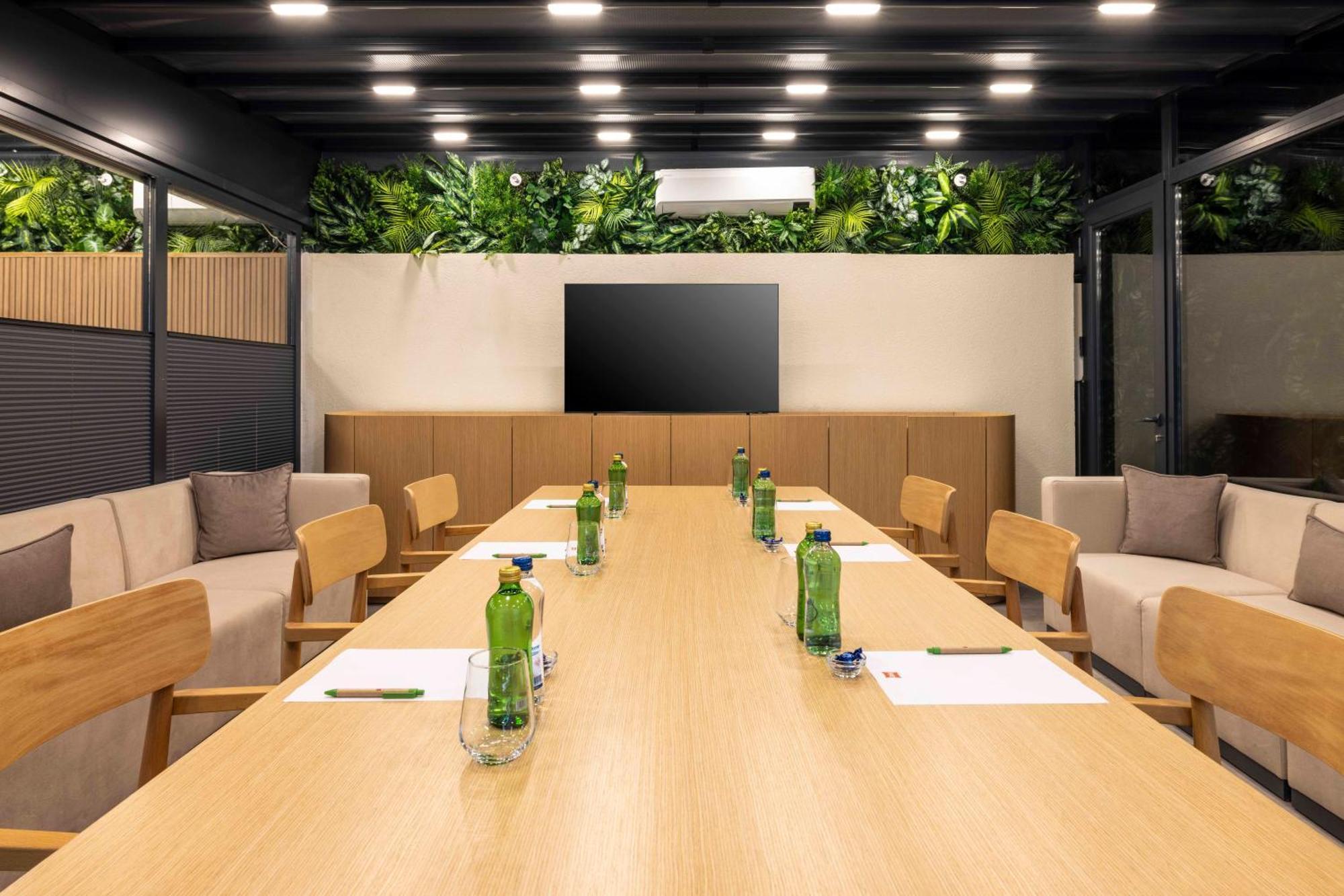 Hotel Ibis Istanbul Sisli Esterno foto