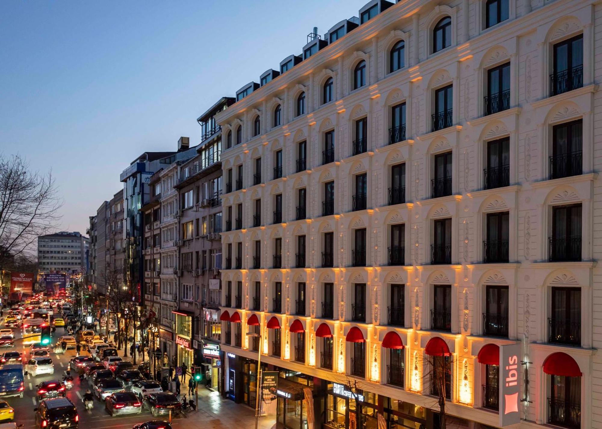 Hotel Ibis Istanbul Sisli Esterno foto