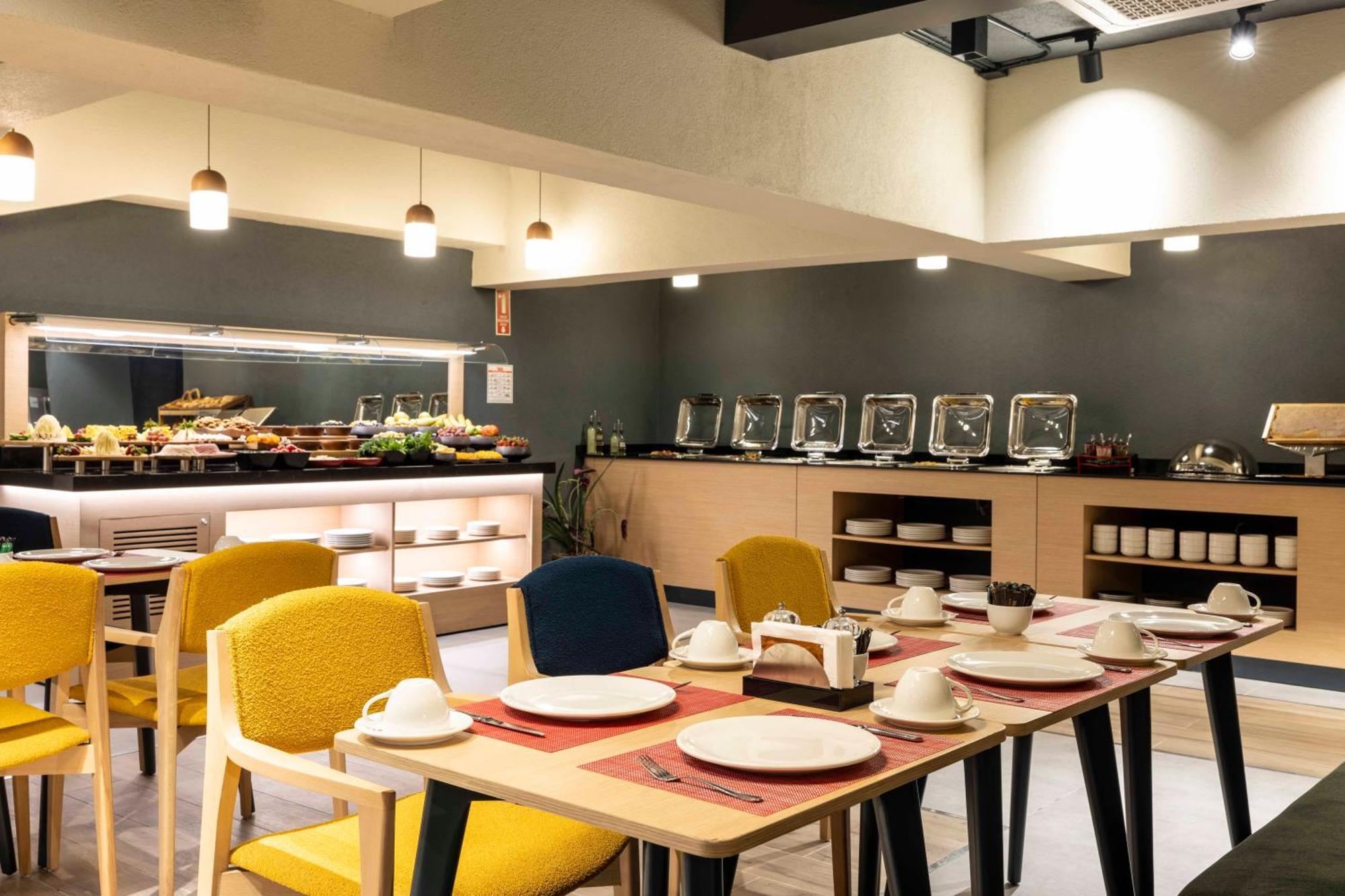 Hotel Ibis Istanbul Sisli Esterno foto